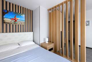 Гостиница Yeiskwind Ейск 2-местный номер студия с 1 двуспальной кроватью (мансарда)-5