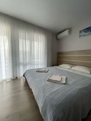 Гостиница Yeiskwind Ейск 3-местный номер улучшенный семейный с 1 двуспальной кроватью-6